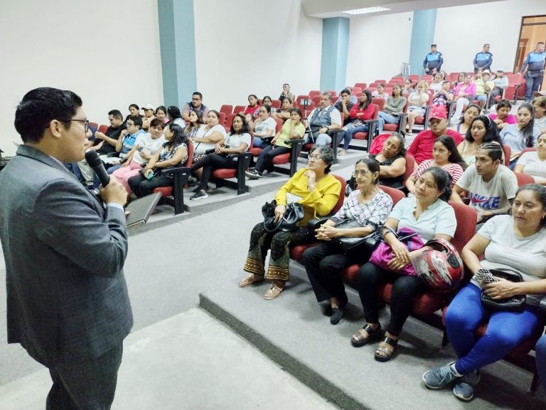 SOCIALIZACIÓN CON EMPRENDEDORES LOCALES