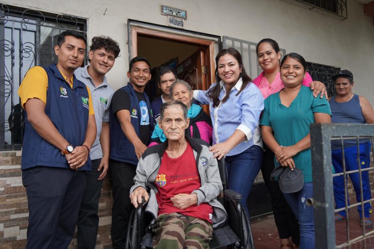 ATENCIÓN DE CALIDAD Y CALIDEZ A GRUPOS PRIORITARIOS