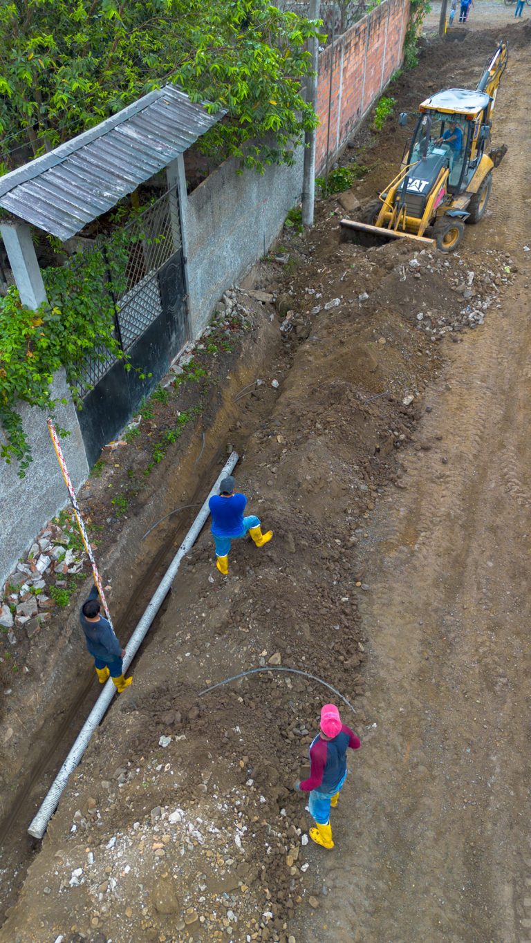 ALCANTARILLADO PARA LAS CDLAS. LA TRONCAL Y LOS LAURELES
