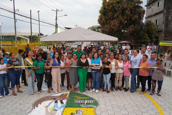 INAUGURACIÓN DE ADOQUINADO EN MANUEL DE J. CALLE
