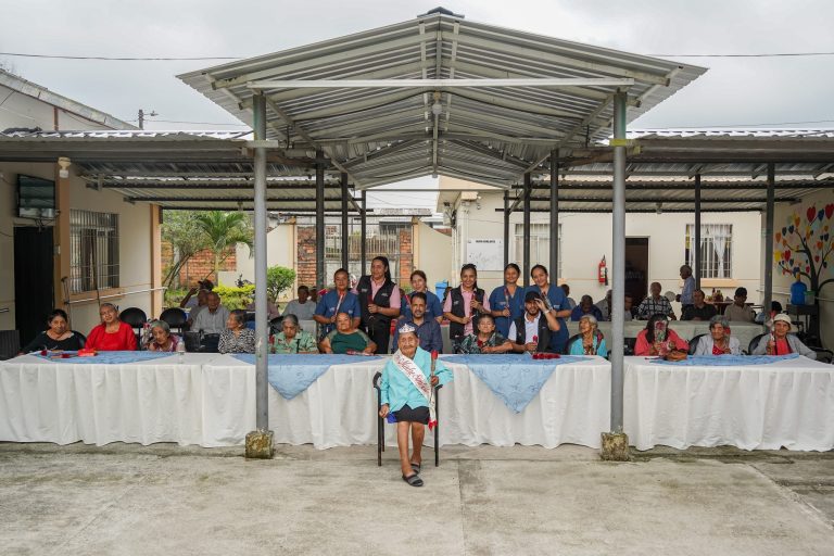 HOMENAJE A LAS MADRES DE CENTRO GERONTOLÓGICO INMACULADA CONCEPCIÓN