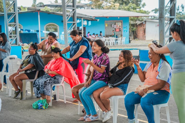 ALCALDÍA EN TERRITORIO – TALLERES DE BELLEZA