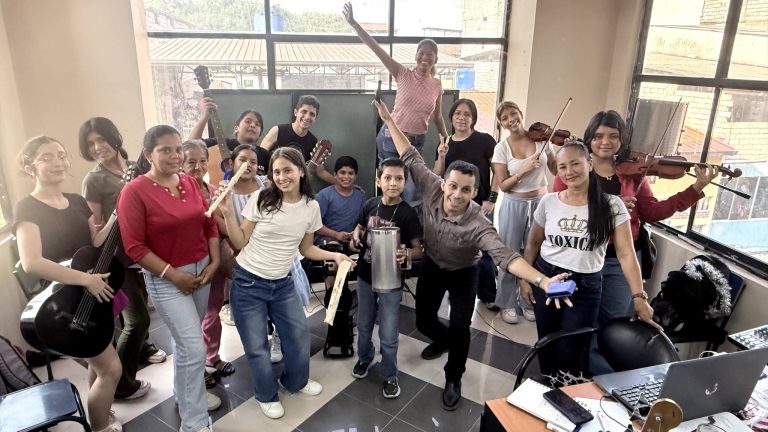 ALCALDÍA CIUDADANA – CURSOS VACACIONALES DE MUSICA Y CANTO