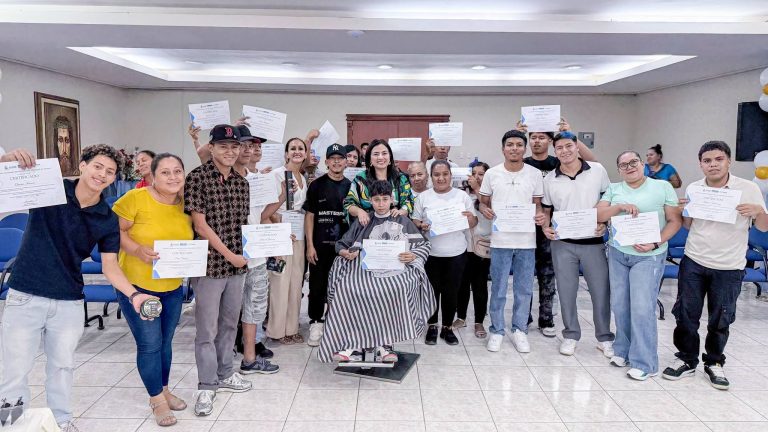 ALCALDÍA CIUDADANA – CLAUSURA DE CURSO DE BARBERÍA